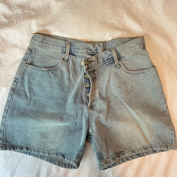 Cross button fly medium length denim shorts. - Picture 1 of 3